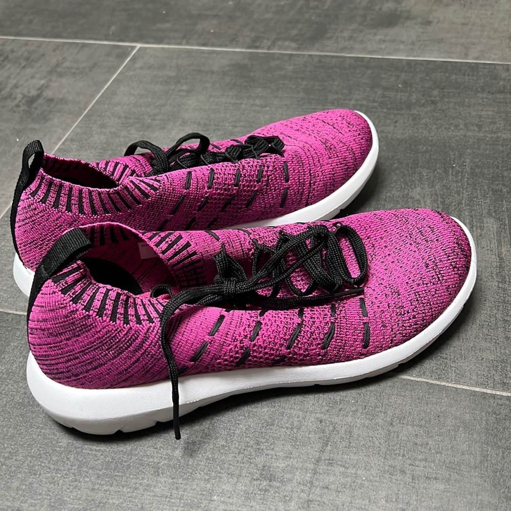 Women’s Sneakers Size 8